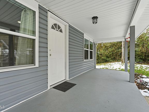 4th image of 327 W Highland St