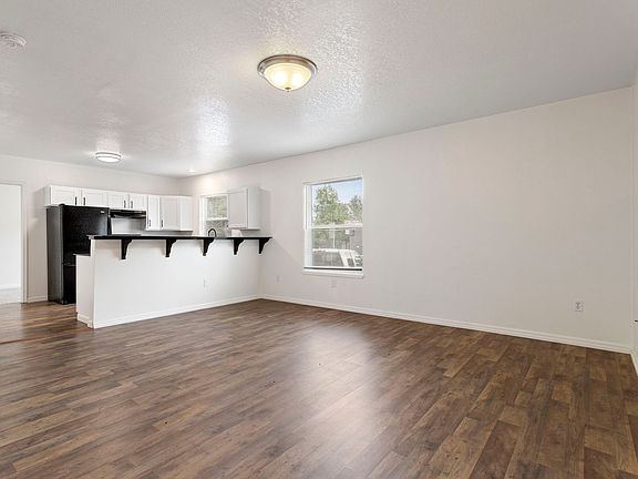 4th image of 10033 N Lombard St #10037