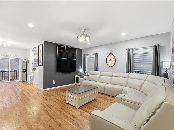 2nd image of 285 Terrace Ave #1