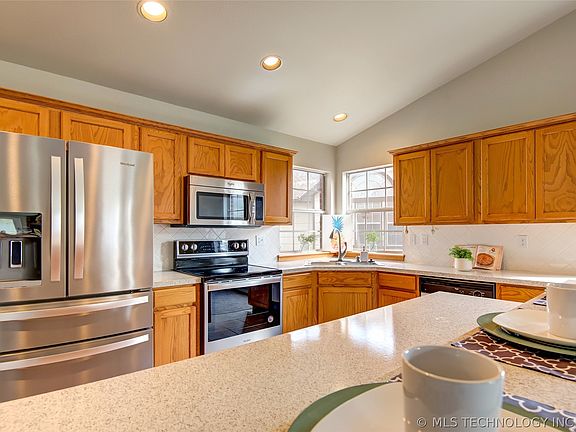 4th image of 3009 W Madison St
