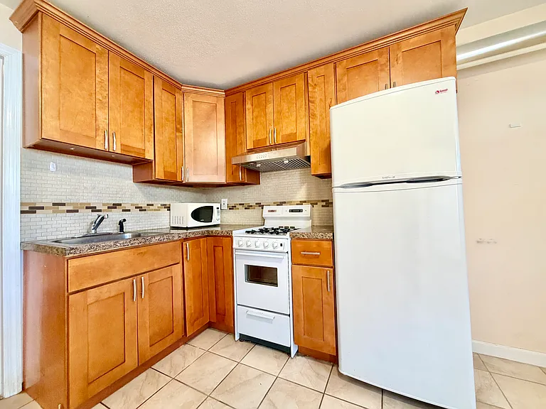 151 Jackson Ave #1 — Photo 6