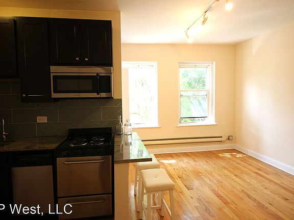 3rd image of 1210 W Granville Ave APT 200