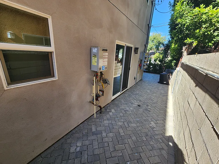 10146 Fernglen Ave #B — Photo 46