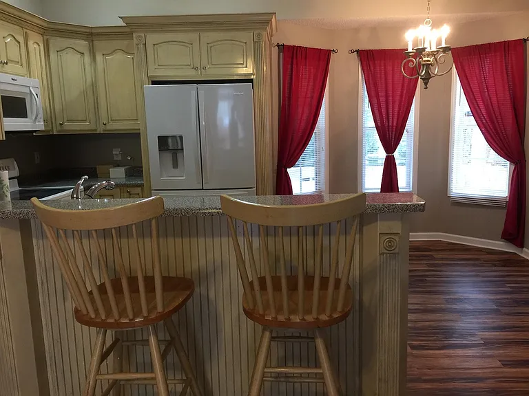 605 Habersham Ln — Photo 5
