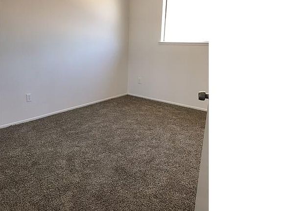 3rd image of 4252 Woodlawn Ave APT 1
