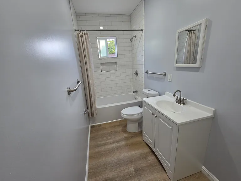 1715 W 64th St #1/4 — Photo 9