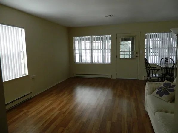 7317 Chevy Chase Ct, Fox Lake, IL 60020