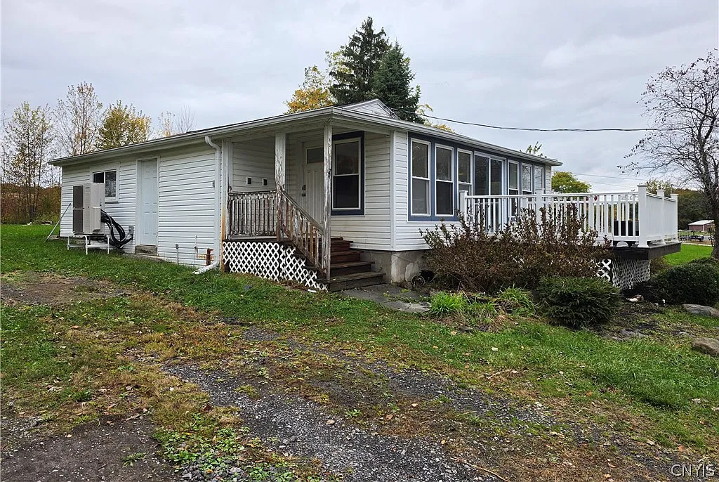 2 bed, 1.0 bath, 828 sqft, $1,700 — Photo 1