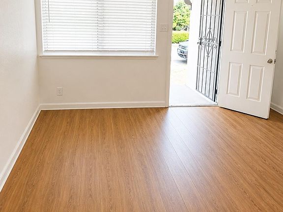 4th image of 270 Patricia Ave