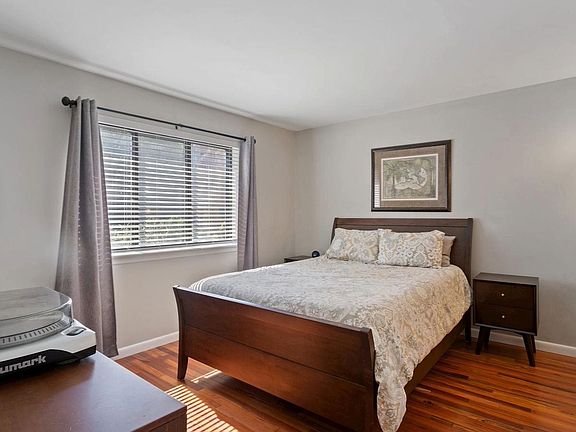 4th image of 3830 Steppes Ct #B