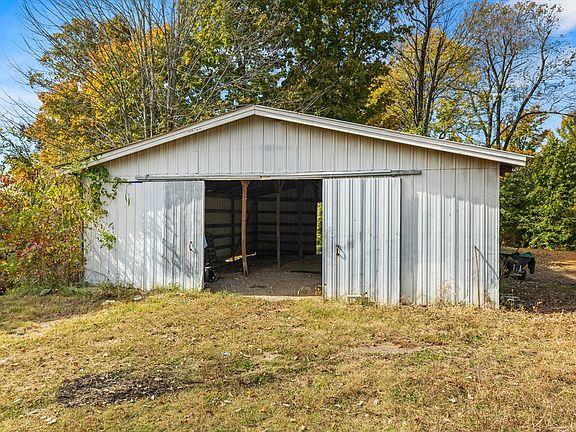 4th image of 353 Nebo Ln