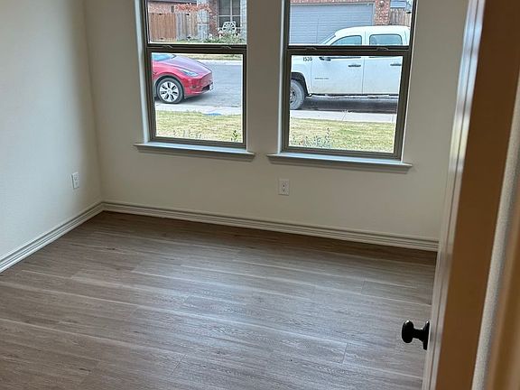 5th image of 5407 Lamont Ave