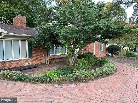 3rd image of 6218 Glenview Ct