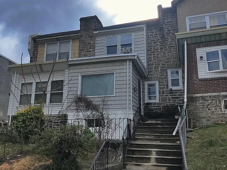 258 E Penn St — Photo 4
