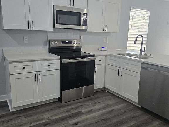 5th image of 3159 Mensi St