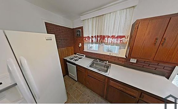 3rd image of 438 Saint Paul St