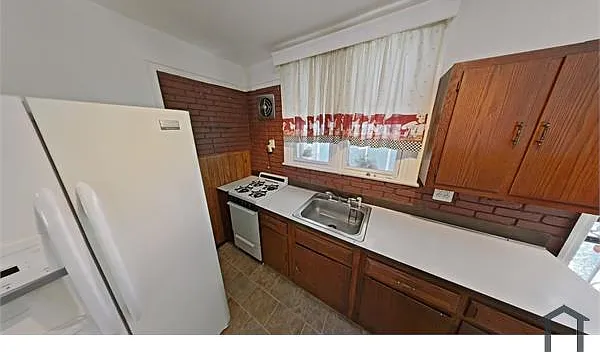 438 Saint Paul St — Photo 3