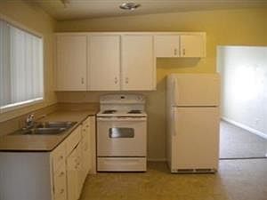 4th image of 571-A Dayton Ave