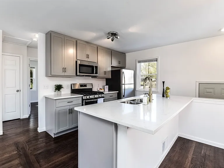 8143 Braddock Dr — Photo 4