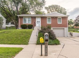 2401 Hillside Ln, Saint Joseph, MO 64503
