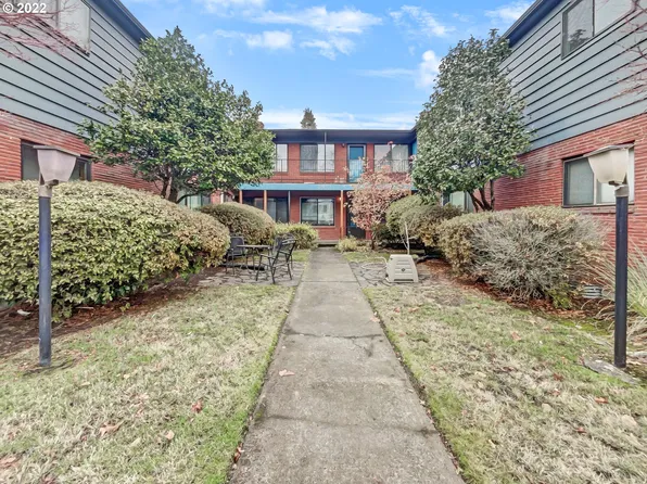 3911 NE Killingsworth St APT 8, Portland, OR 97211