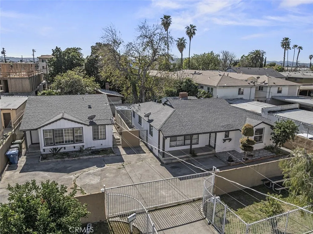 4 bed, 2336 sqft, $3,500 — Photo 1