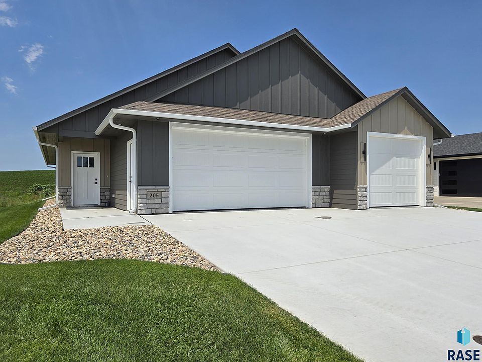 1st image of 205 N Wildcat Dr