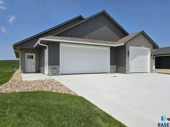 205 N Wildcat Dr, Sioux Falls, SD 57110