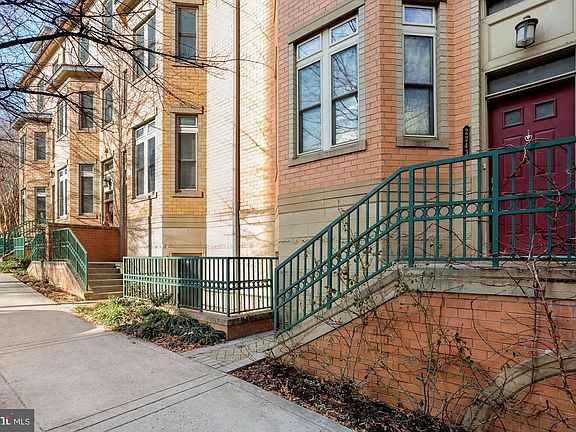 3rd image of 2243 Fairfax Dr #4