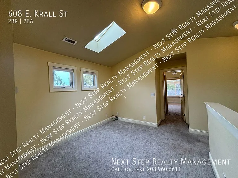 608 E Krall St — Photo 8