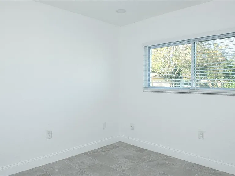 11889 93rd Ave — Photo 11