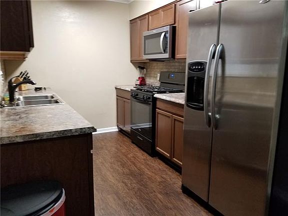 5th image of 3409 Glenmont Dr