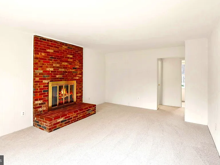 7109 Davis Ct — Photo 17