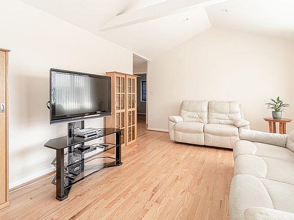 4th image of 10009 S 52nd Ave