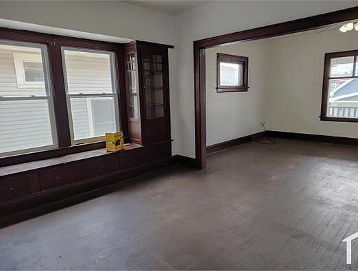 2nd image of 2824 Saratoga Ave #Up