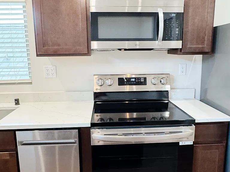 2116 Okeefe Ave SE — Photo 5