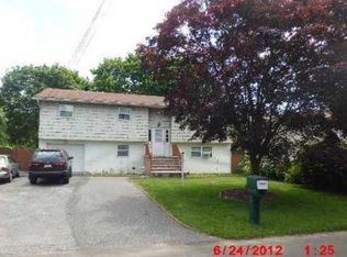 630 Commander Ave, West Babylon, NY 11704