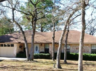 124 Forest Dr, Elgin, TX 78621