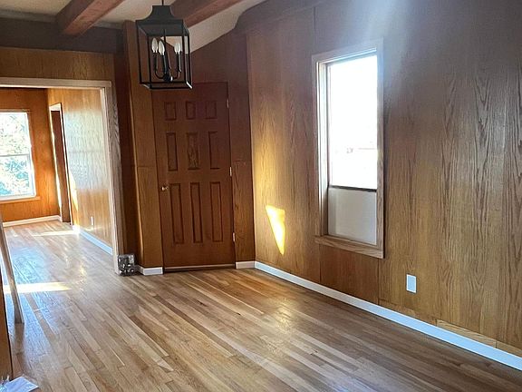 5th image of 1419 University Ave NE