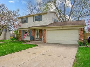 22665 Hillcrest Dr, Woodhaven, MI 48183