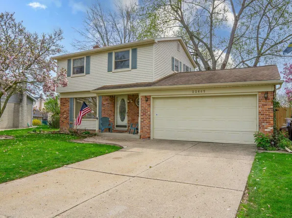 22665 Hillcrest Dr, Woodhaven, MI 48183