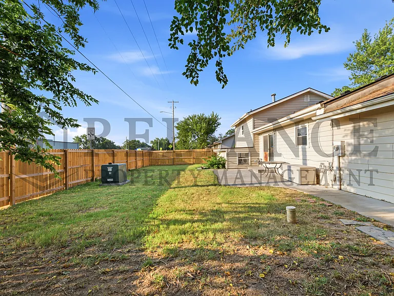 322 S Jonathan St — Photo 13