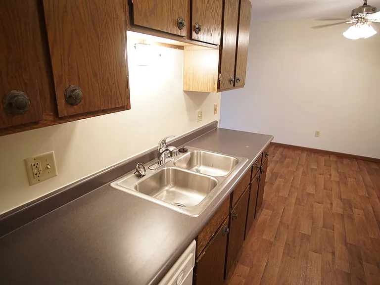 1420 Terrace Dr — Photo 3