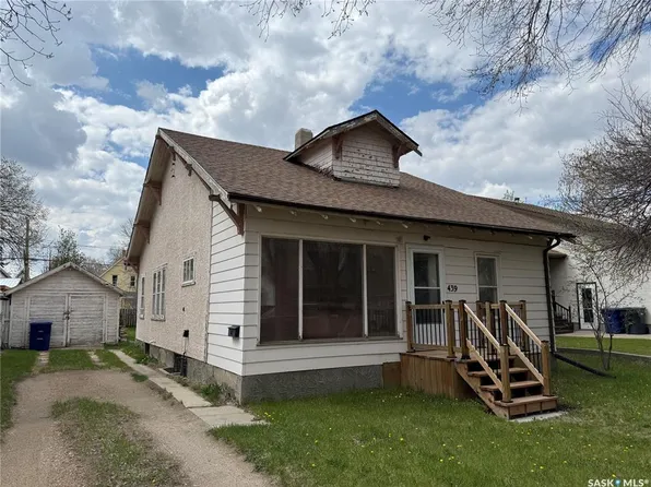 439 Assiniboia STREET, Weyburn, SK S4H 0R5