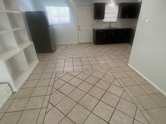4th image of 2604 Audubon Pl #A