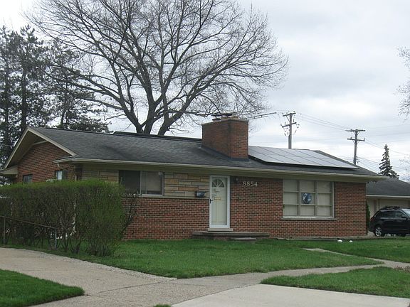 3rd image of 8854 Roslyn St