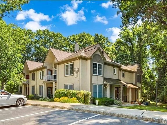 2nd image of 605 Commons Dr #5