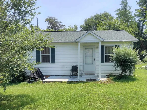 32 Northside Ave, Pamplin, VA 23958