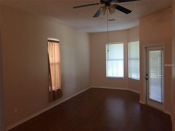 3rd image of 925 Ekana Green Ct