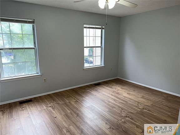 4th image of 31 Kingston Run